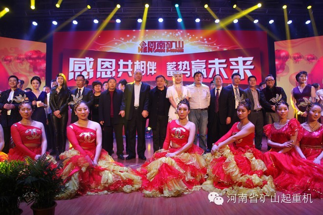 各位領(lǐng)導(dǎo)、嘉賓及公司領(lǐng)導(dǎo)與演員合影留念.jpg